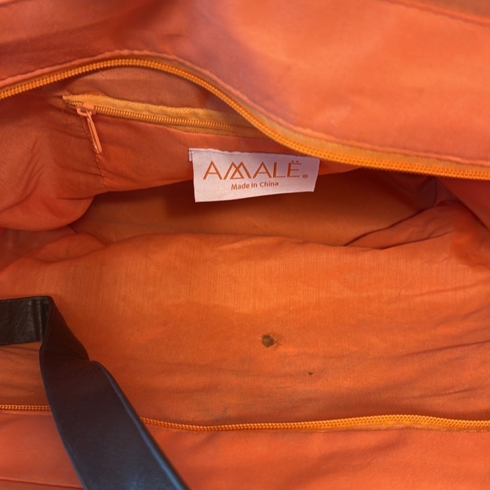 Amale straw beach Tote with Pom poms - Picture 8 of 9